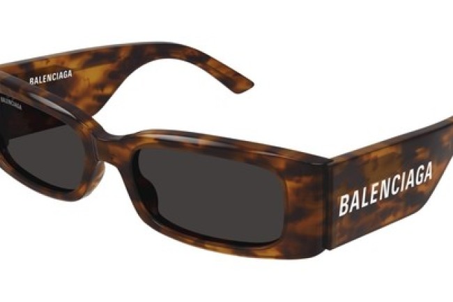 Lunettes de soleil tendance et durables, de marque, pour femmes.