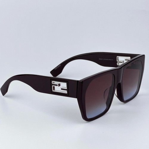 Fendi FE40124F - 81T - 57 Lunettes de soleil Violet Angulaire