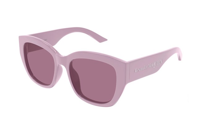 De telles fonctions sont remplies par des lunettes de soleil colorées.