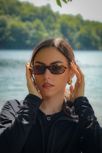 MIU MIU MU B10SU - 14L20I - 55 Lunettes de soleil Havane miel Irrégulier