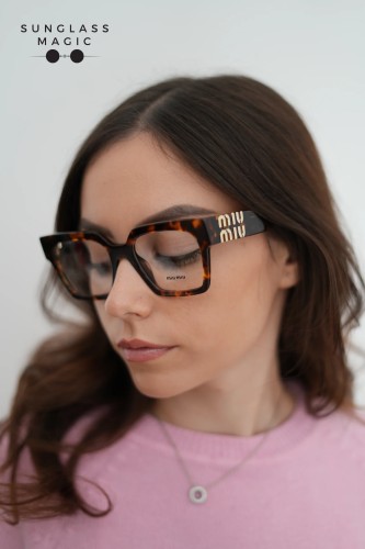 MIU MIU MU 04UV - ​VAU1O1 - ​52 Cadres optiques Havane Angulaire