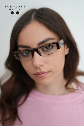 MIU MIU MU B07S - 14L08N - 51 - AVEC DES VERRES À FILTRE ANTI LUMIÈRE BLEU-VIOLET Lunettes de soleil Rectangle