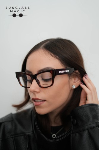 Balenciaga BB0378O - 002 - 54 Cadres optiques Noir, Rouge, À motifs Angulaire