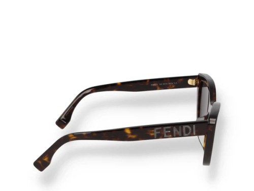 Fendi FE40087U - 52A - 55 Lunettes de soleil Havane foncé Œil de chat