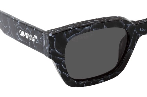 Off-White OERI018 ZURICH - 1107 - 51 Lunettes de soleil Noir, Gris, À motifs Angulaire