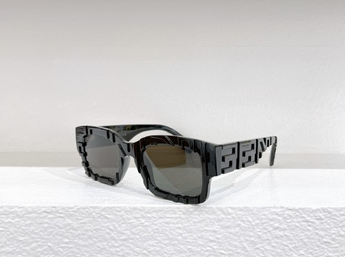 Fendi FE40104I - 01C - 50 Lunettes de soleil Noir Angulaire