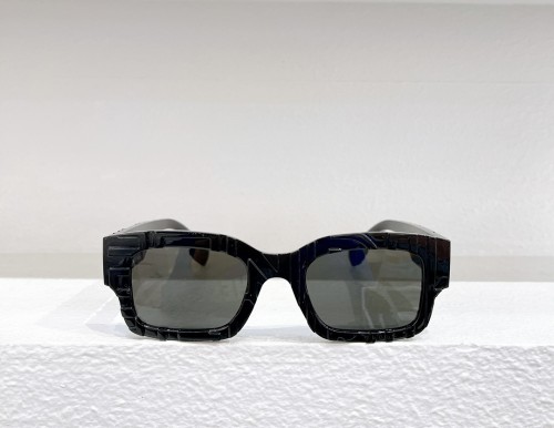 Fendi FE40104I - 01C - 50 Lunettes de soleil Noir Angulaire