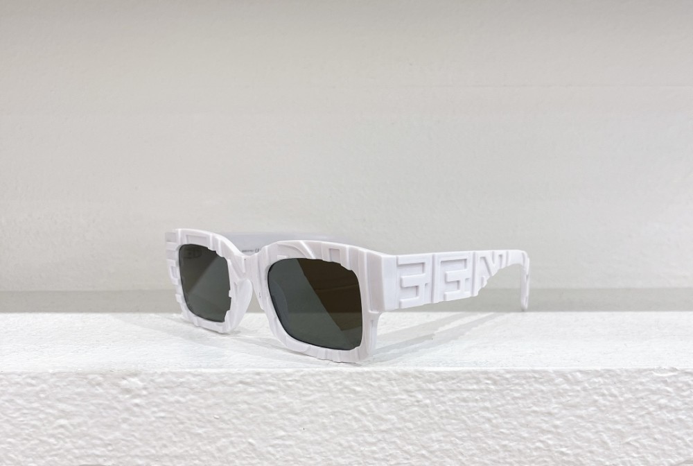 Fendi FE40104I - 25X - 50 Lunettes de soleil Blanc Angulaire